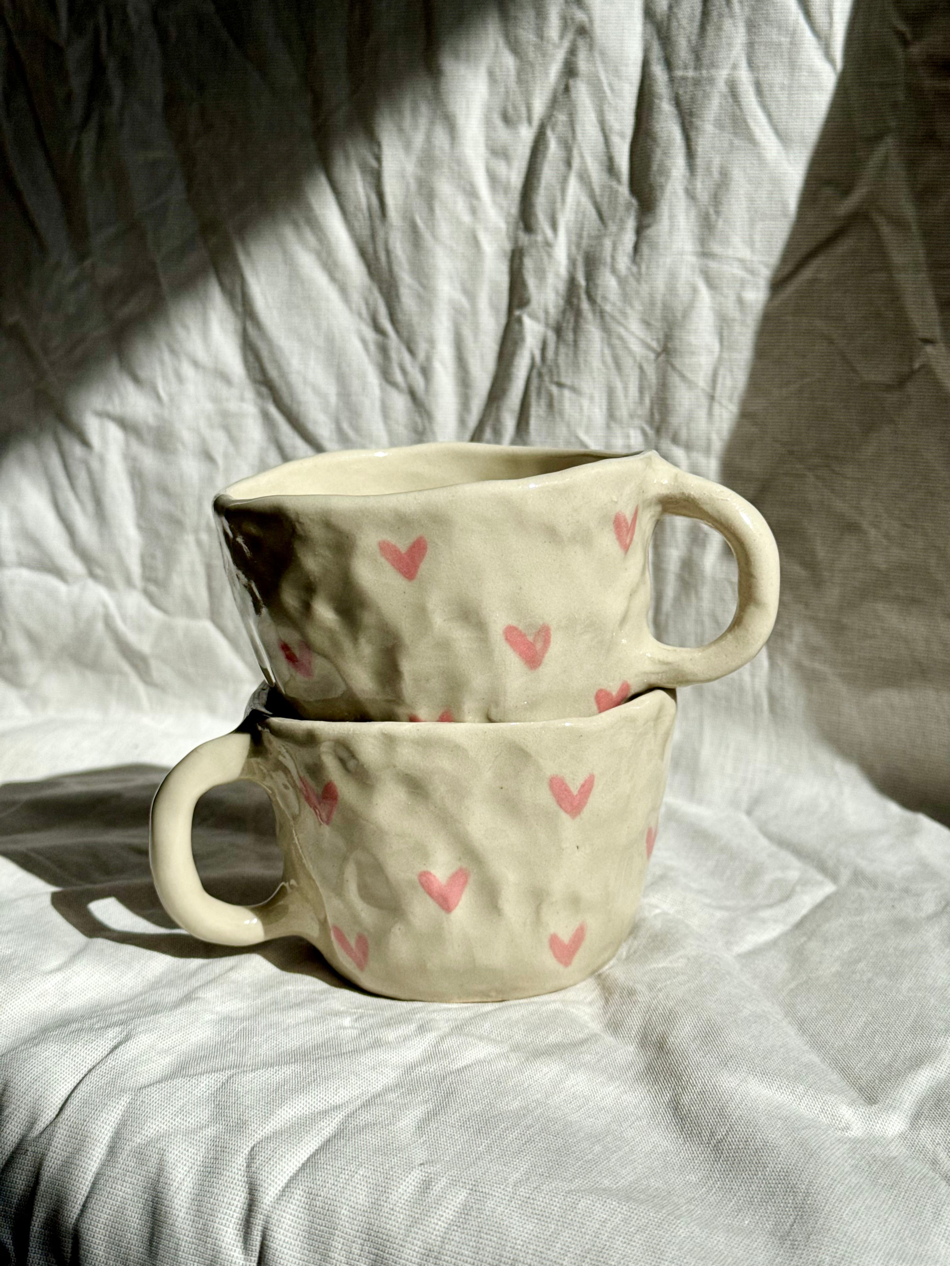 Love Rosie | handgemachte Keramiktasse mit rosa Herzen | Steinzeug