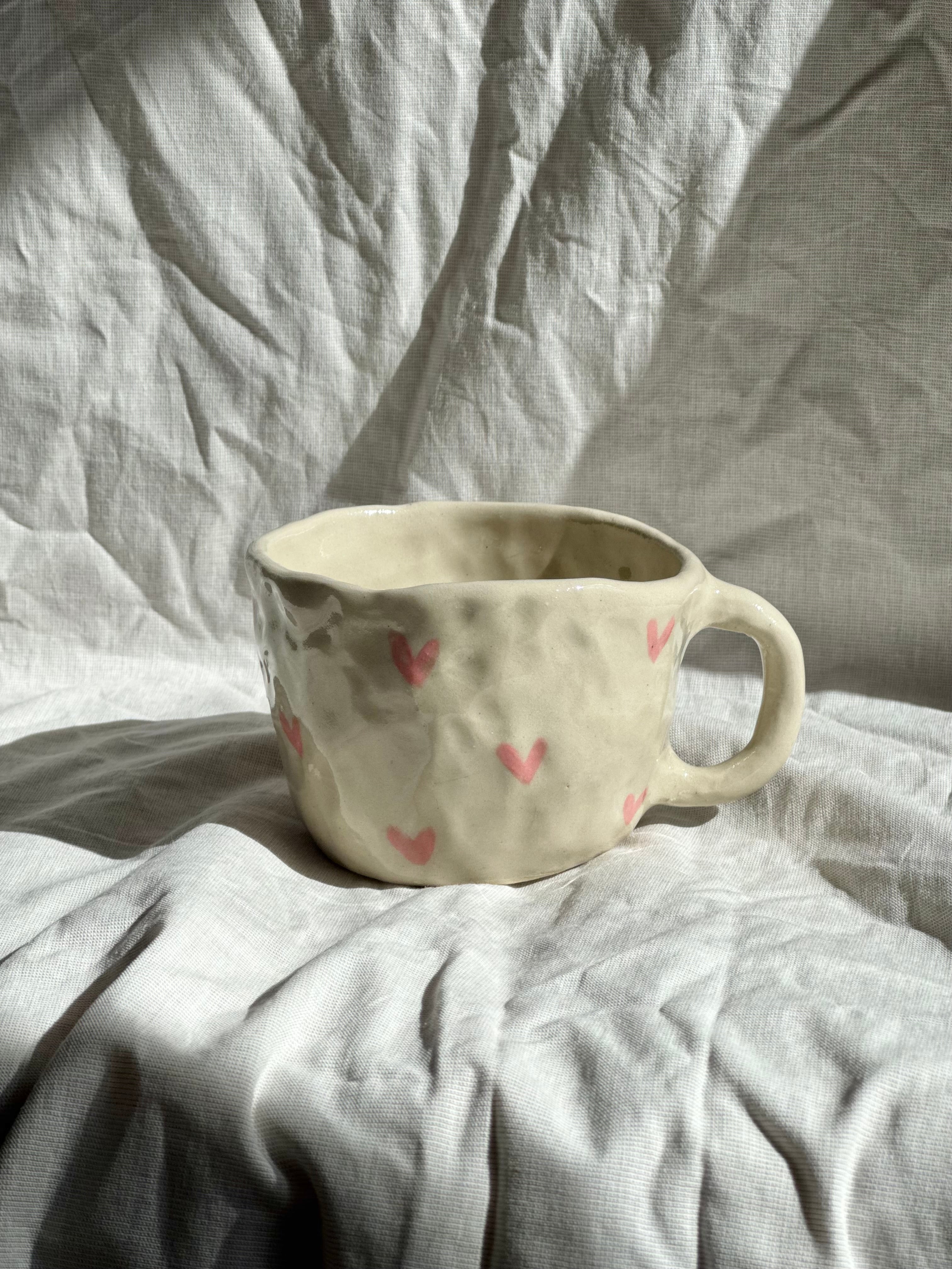 Love Rosie | handgemachte Keramiktasse mit rosa Herzen | Steinzeug