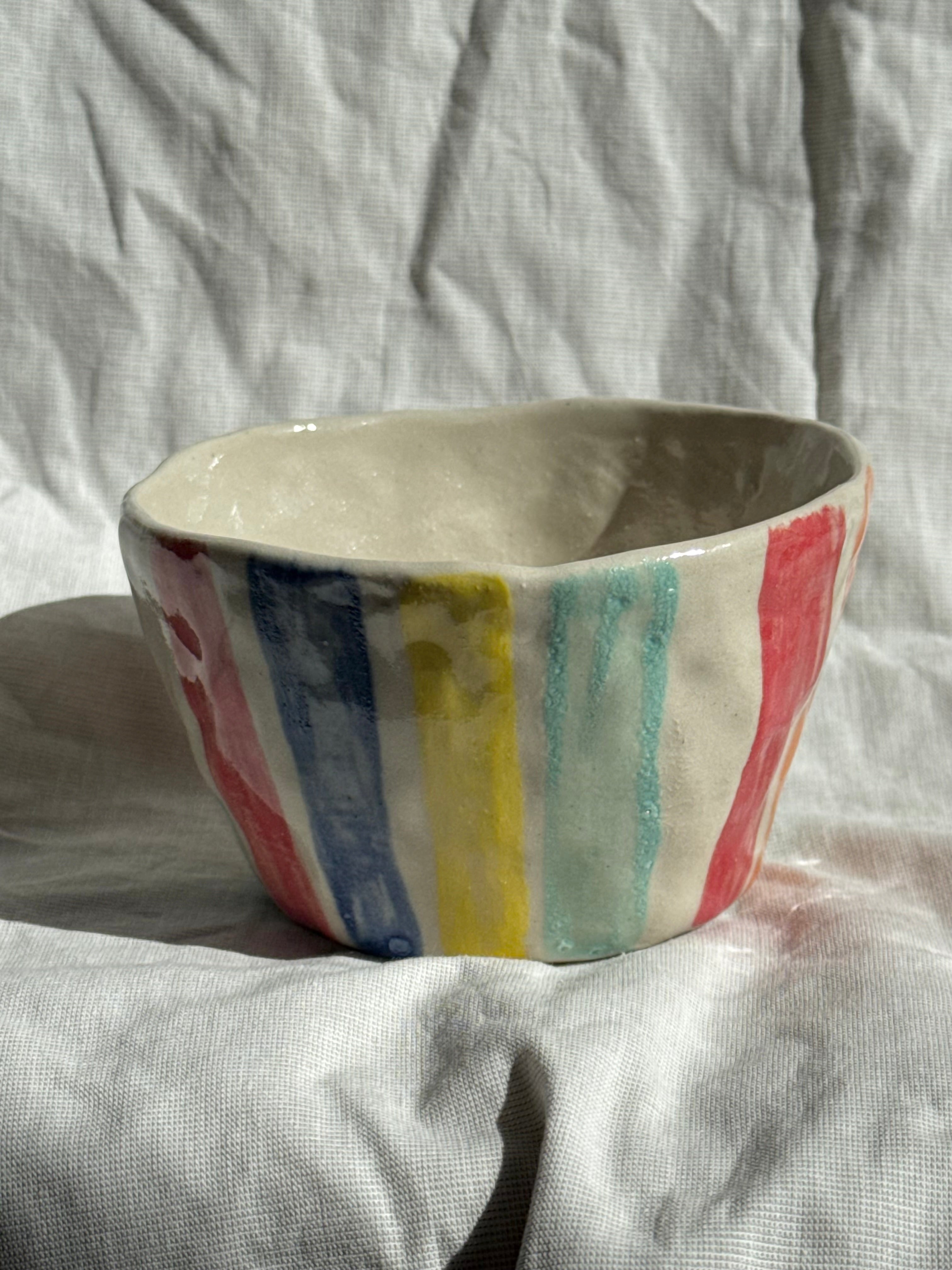 Rainbow | handgemachte Keramiktasse mit bunten Streifen | Steinzeug | B-WARE