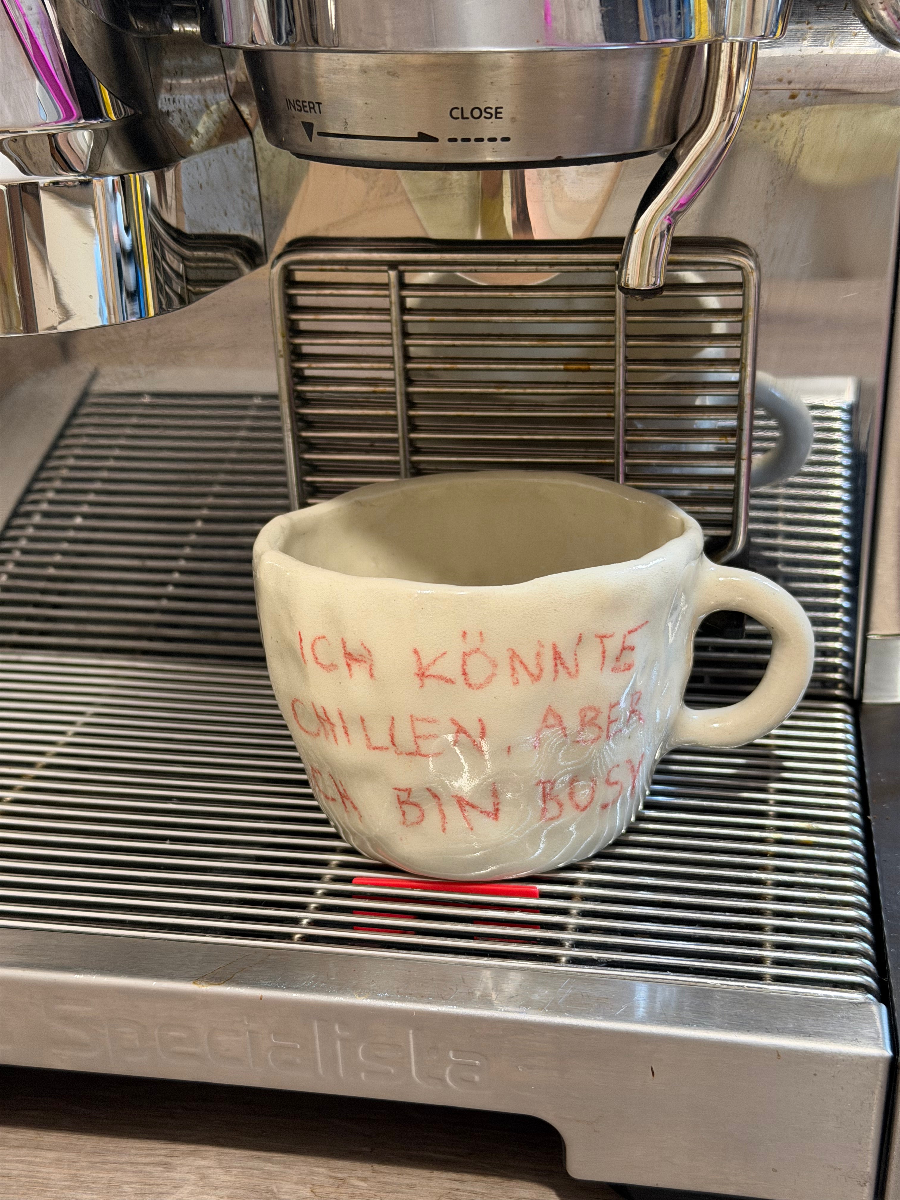 Tasse mit Schrift | handgemachte Keramiktasse | Steinzeug